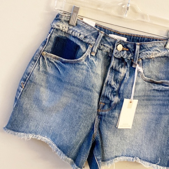 NWT $119 Good American Bombshell Flat Tummy Raw Distressed Denim Shorts women’s - Picture 4 of 9